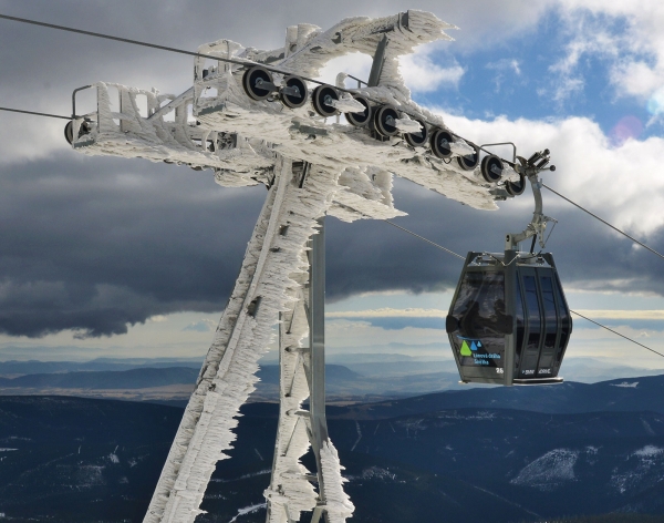 Wyciąg na Śnieżkę – jak wjechać, ile kosztuje i skąd najlepiej ruszyć?